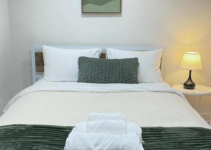 Cozy 5bd 2bth With Scandinavian Vibes *